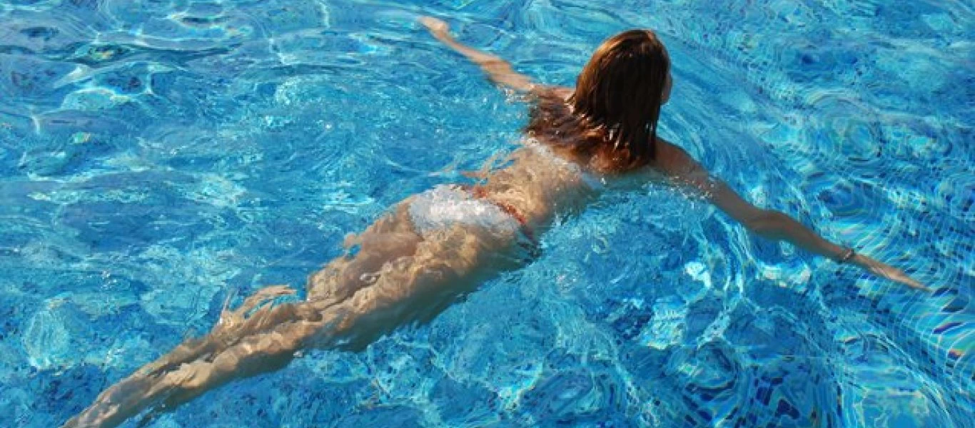 Ασκήσεις στη θάλασσα: Τα οφέλη της άσκησης μέσα στο νερό - Ποιες να κάνετε